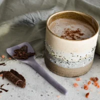 nutriqa-gomba-kakao-latte-3.webp Nutriqa Gyógygomba-Kakaó Latte - 125g